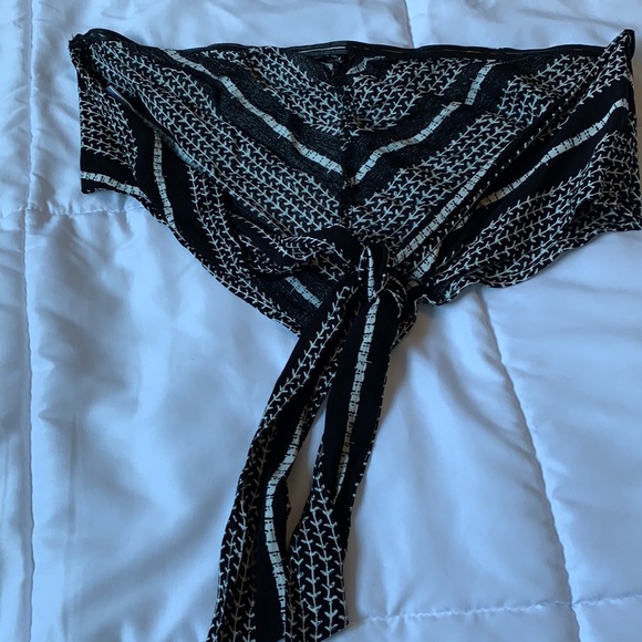 Cute strapless top with tie in the back - Picture 2 of 2